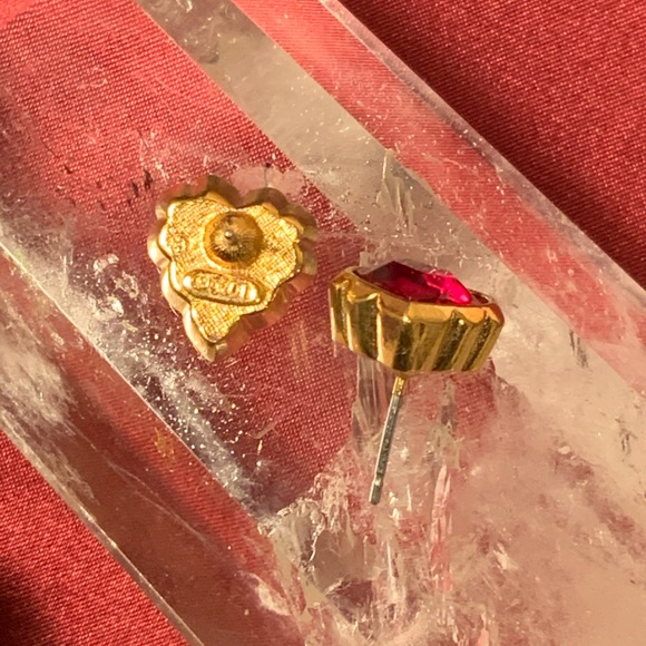 Vintage gold AVON ❤️ earrings - Picture 7 of 9
